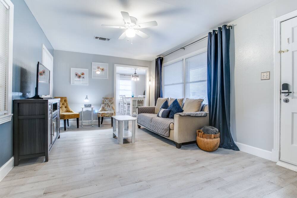 Photo of Livingroom in Pasadena