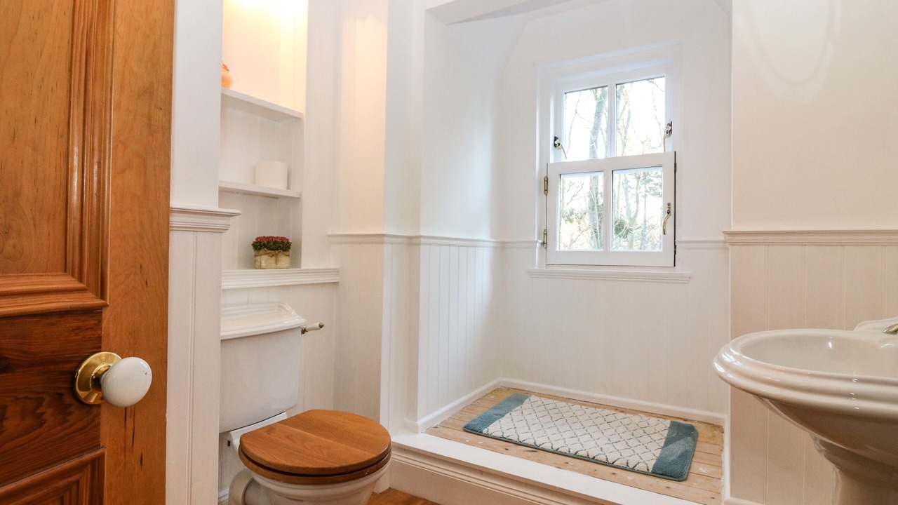 Photo of Bathroom in Old Deer