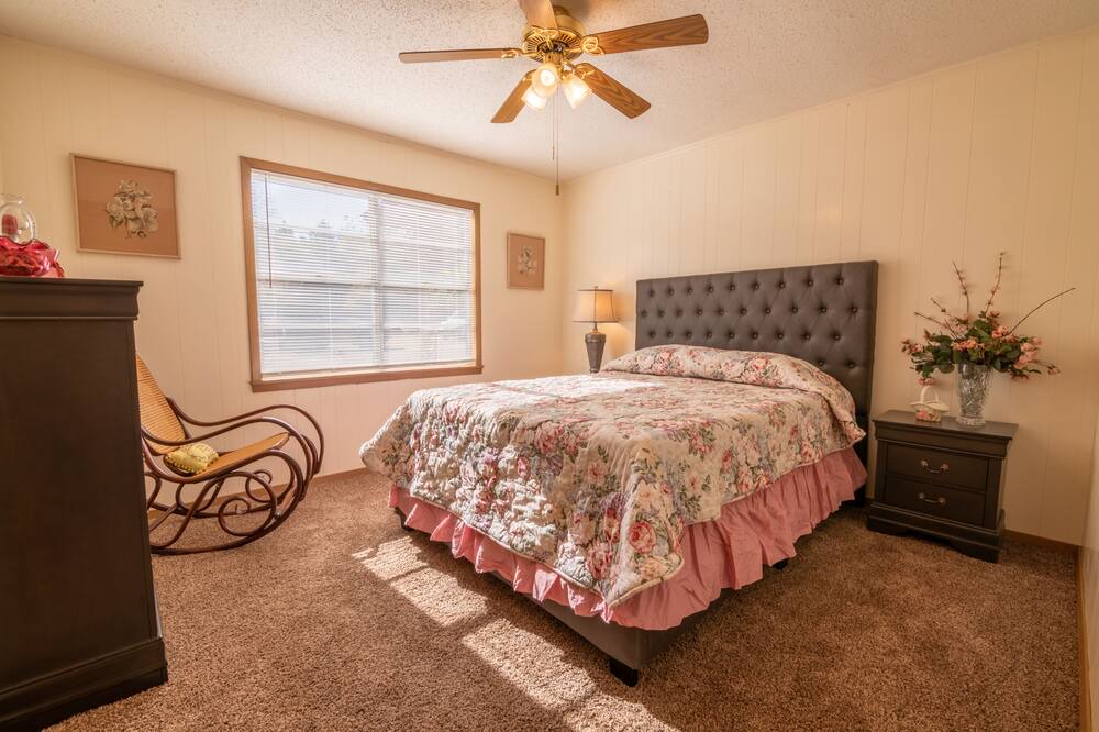 Photo of Bedroom in Pittsburg