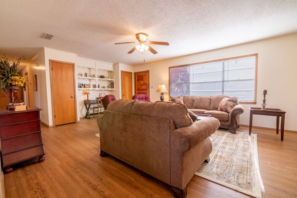 Photo of Livingroom in Pittsburg