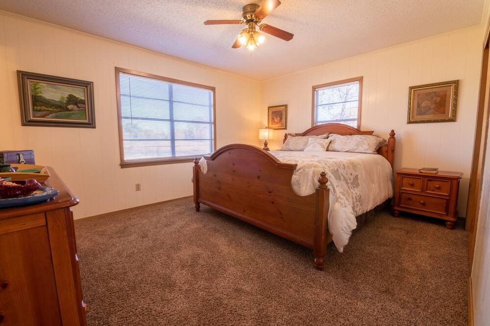 Photo of Bedroom in Pittsburg