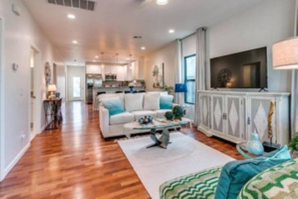 Photo of Livingroom in Guthrie