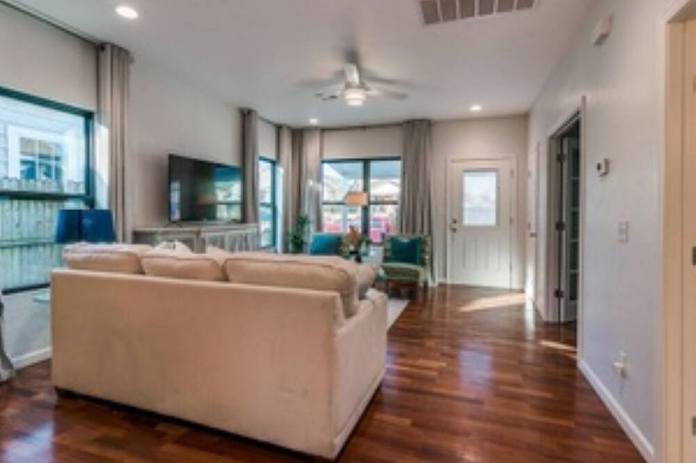 Photo of Livingroom in Guthrie