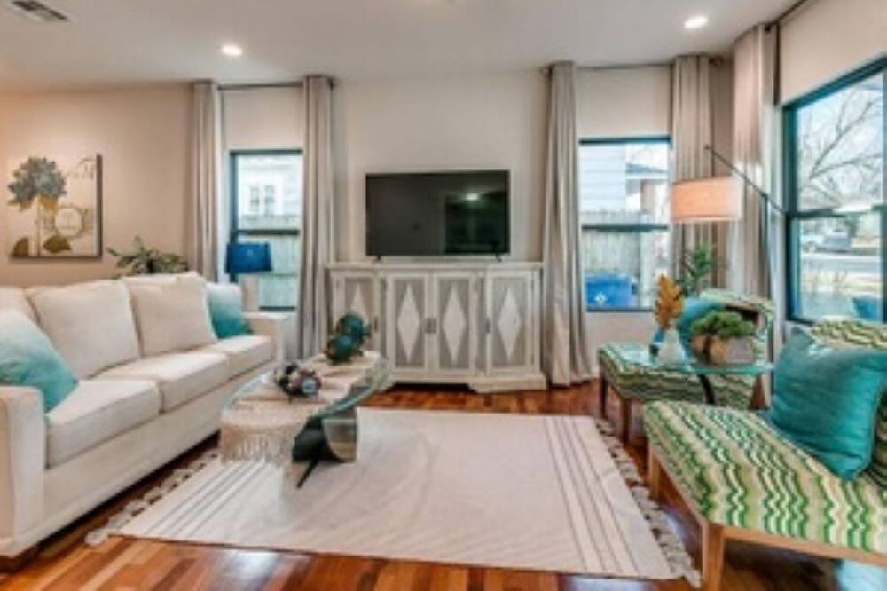 Photo of Livingroom in Guthrie