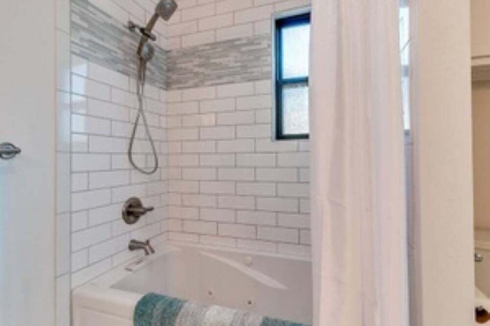 Photo of Bathroom in Guthrie