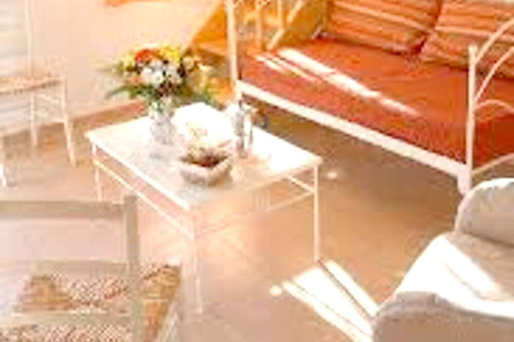 Photo of Livingroom in Gallargues-le-Montueux