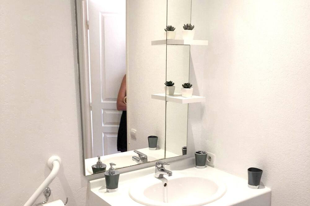 Photo of Bathroom in Gallargues-le-Montueux