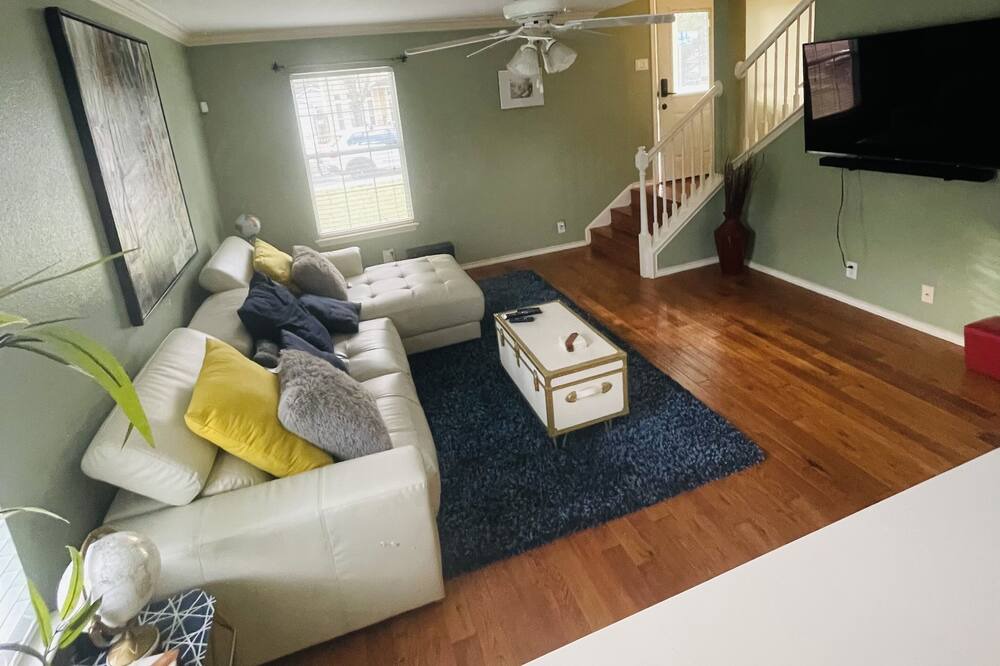 Photo of Bedroom in Historic Garderns