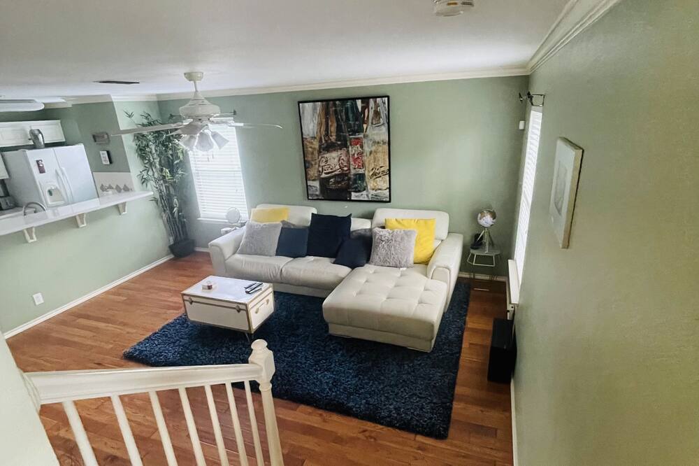 Photo of Bedroom in Historic Garderns