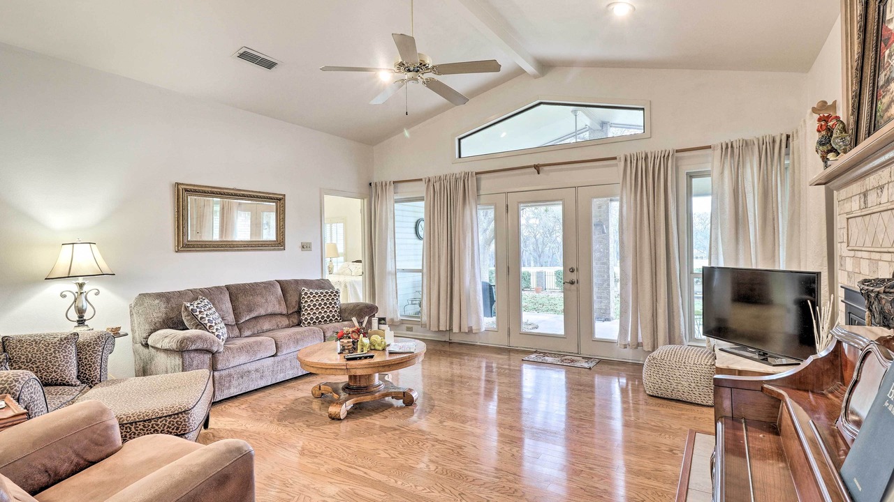 Photo of Livingroom in Salado