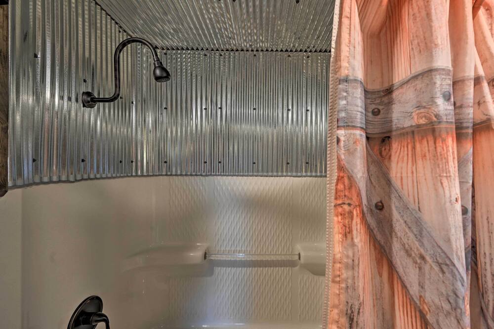 Photo of Bathroom in Broken Bow