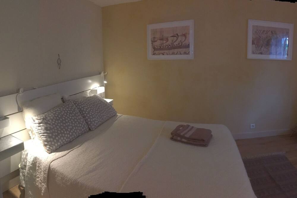 Photo of Bedroom in Saint-Amans-Valtoret