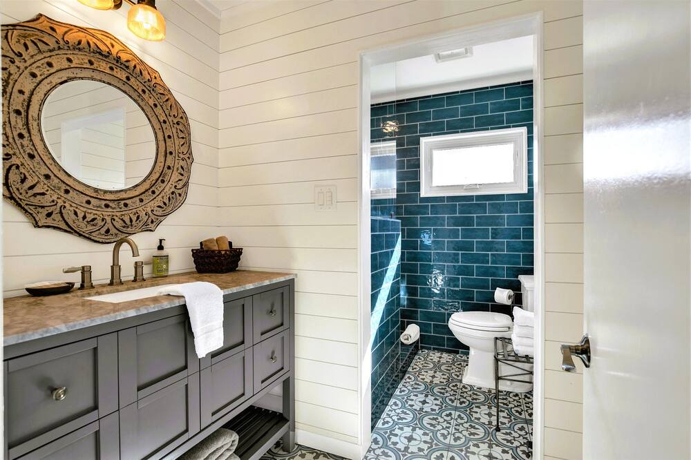 Photo of Bathroom in Albert