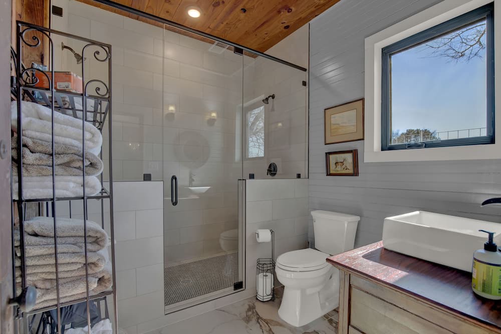 Photo of Bathroom in Albert