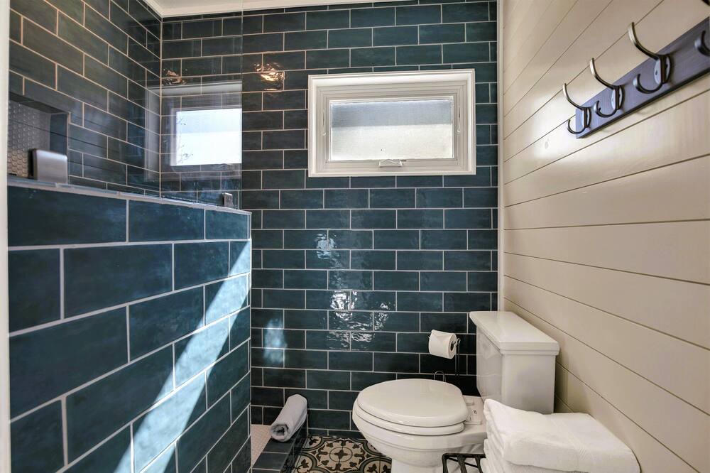 Photo of Bathroom in Albert