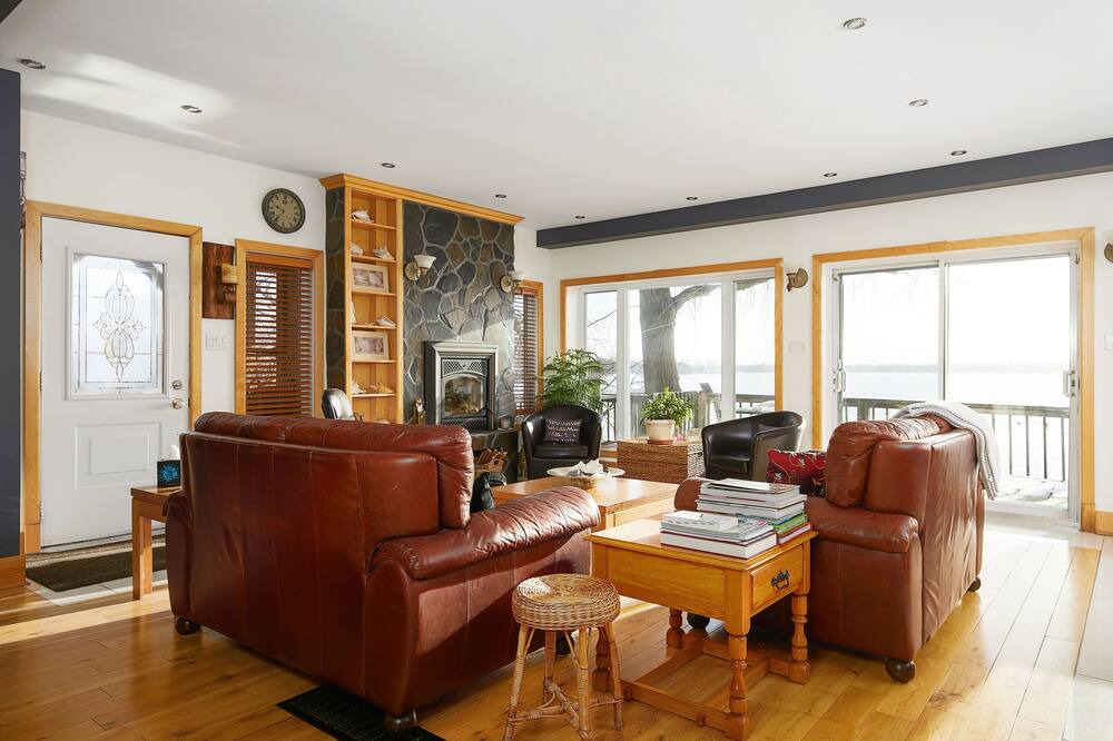 Photo of Livingroom in Pincourt