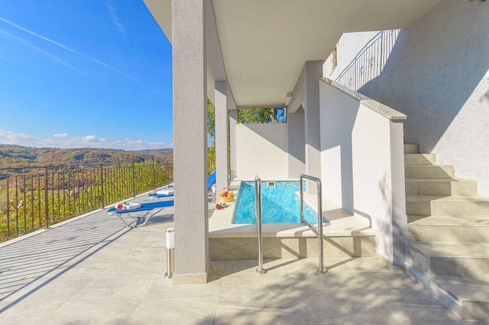 Photo of Outdoor in Pican
