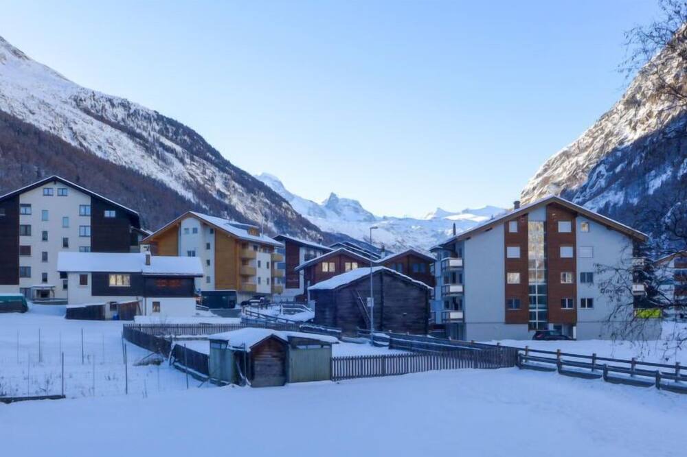 Photo of Outdoor in Taesch