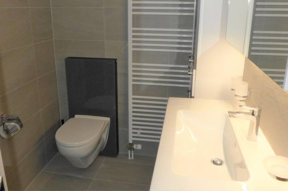 Photo of Bathroom in Taesch