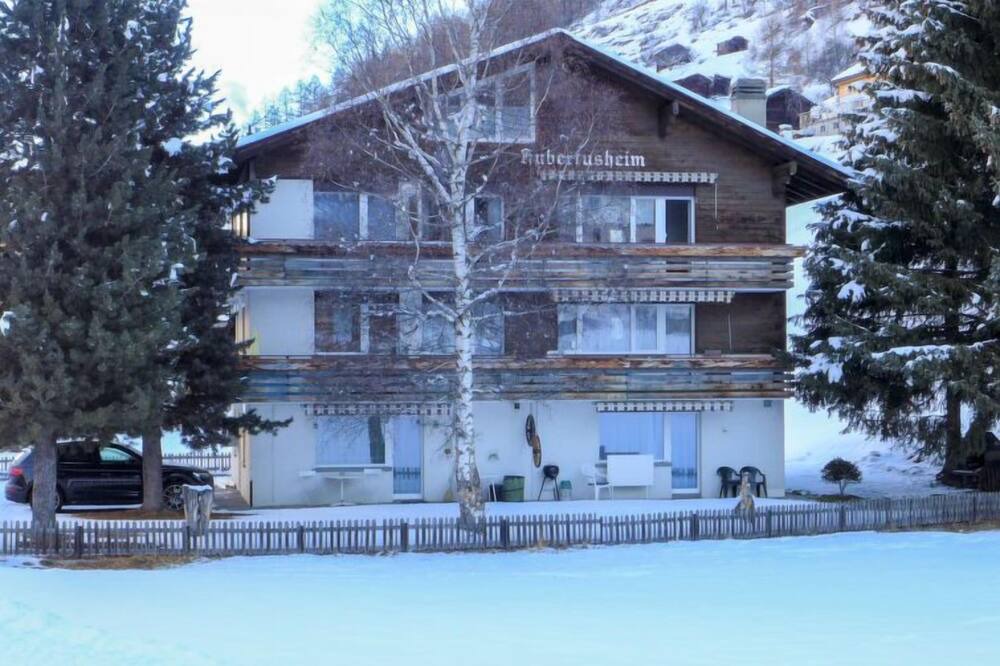 Photo of Outdoor in Taesch
