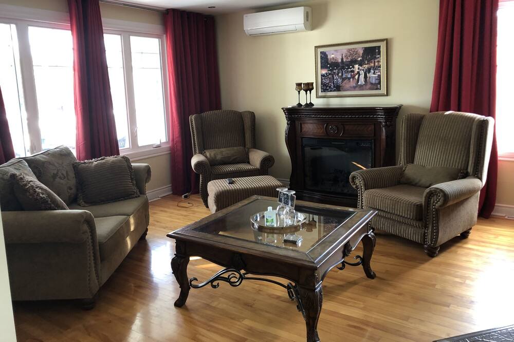 Photo of Livingroom in Saint-Hubert