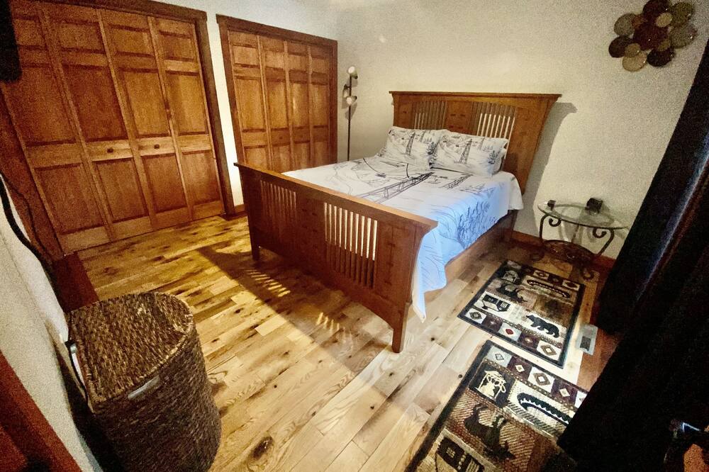Photo of Bedroom in North Creek