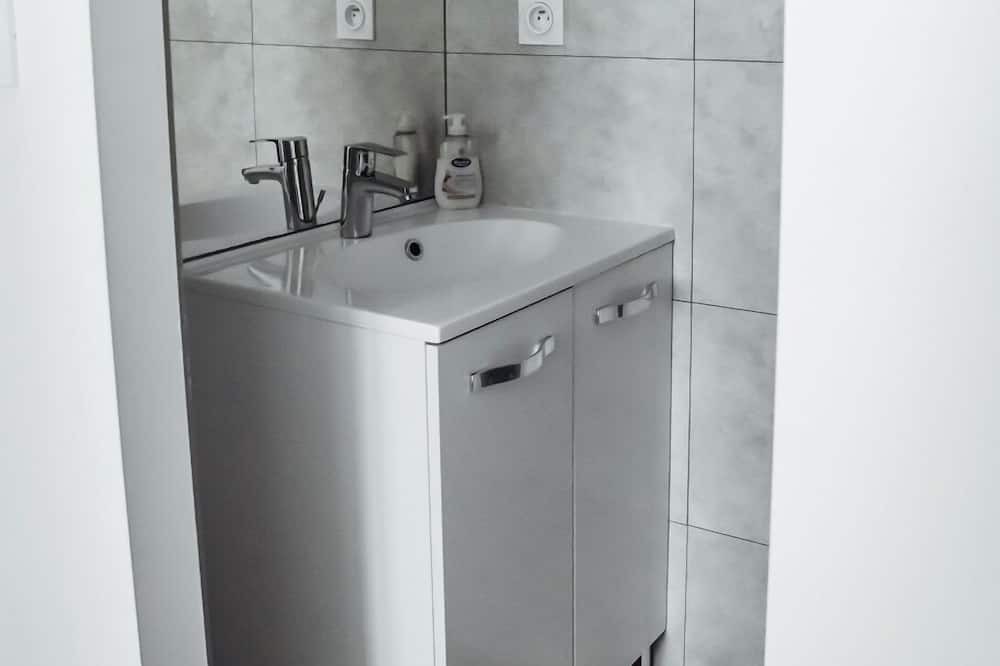 Photo of Bathroom in Ernee