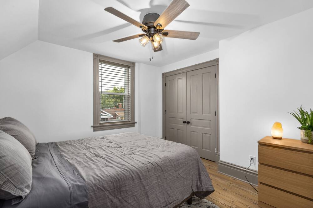 Photo of Bedroom in Tower Grove South