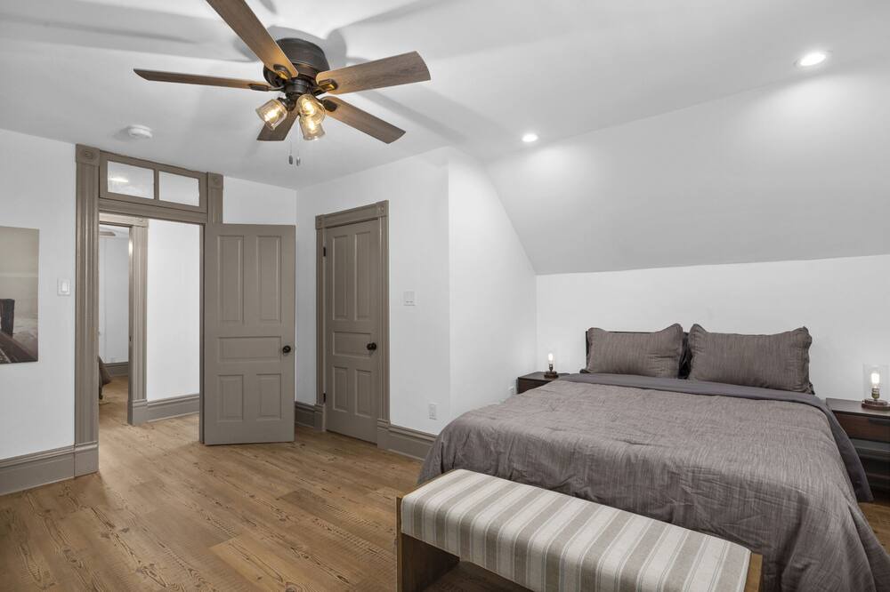 Photo of Bedroom in Tower Grove South