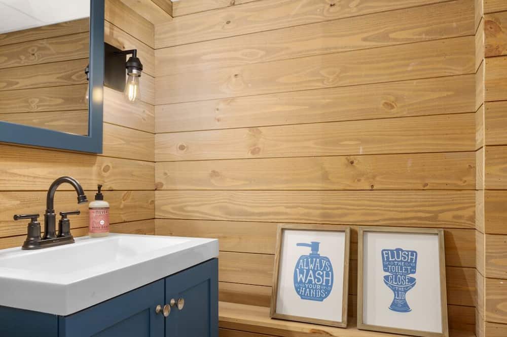 Photo of Bathroom in Tower Grove South