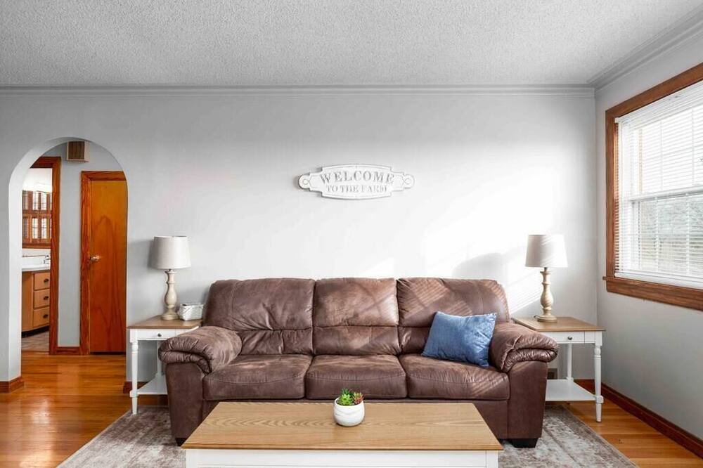 Photo of Livingroom in Plainview