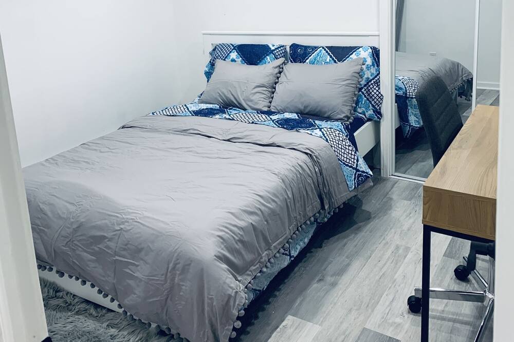Photo of Bedroom in Pointe-aux-Trembles