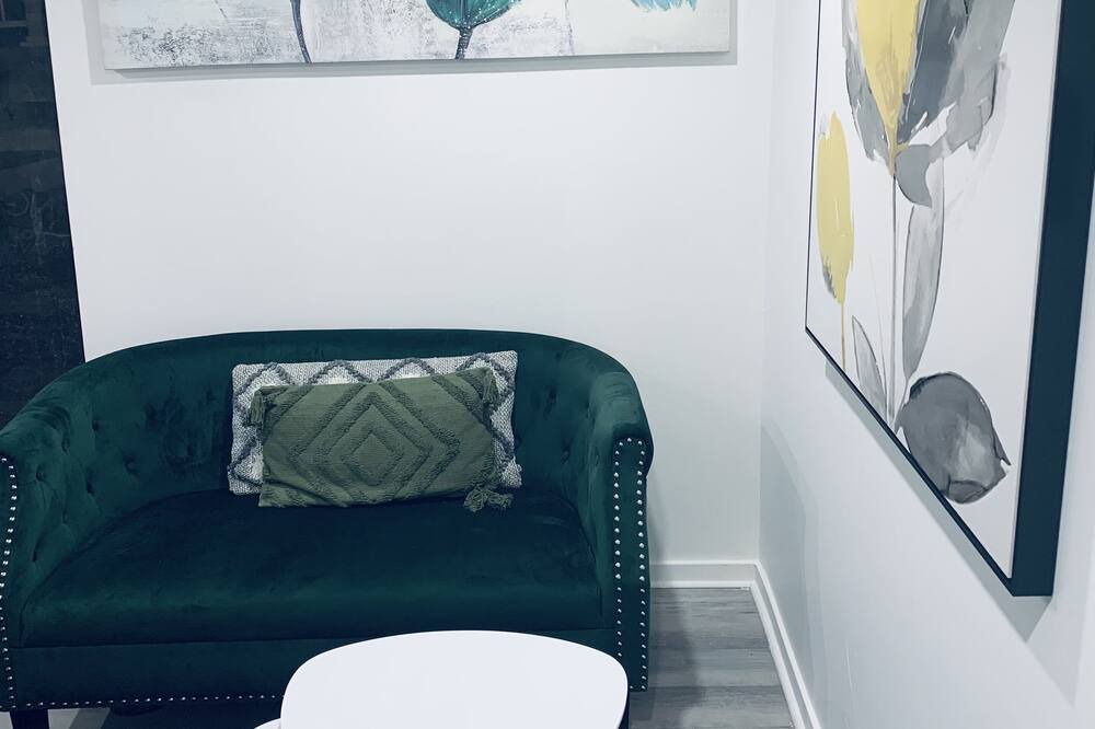 Photo of Livingroom in Pointe-aux-Trembles