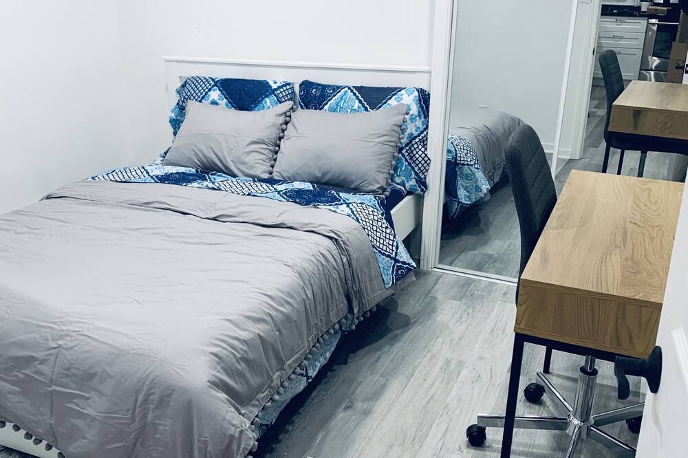 Photo of Bedroom in Pointe-aux-Trembles