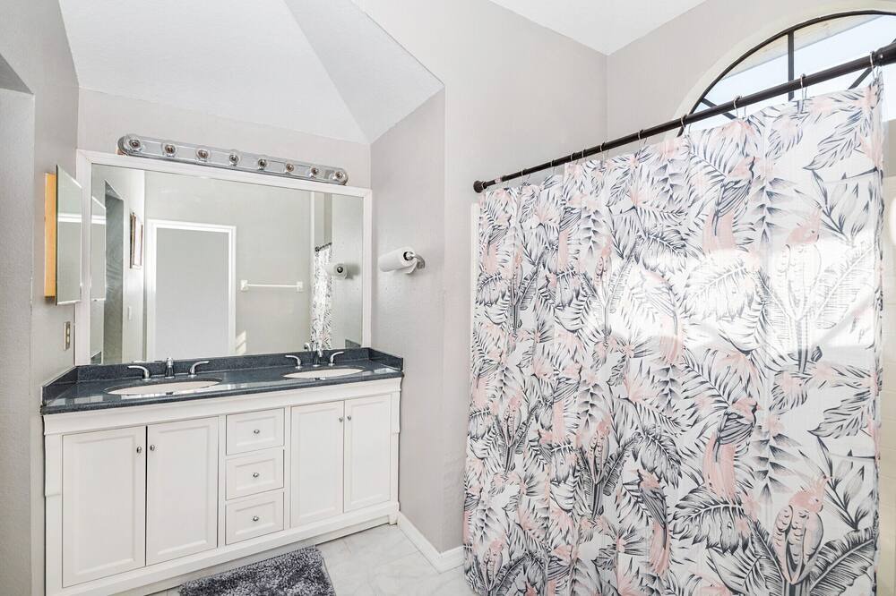 Photo of Bathroom in Fairvilla