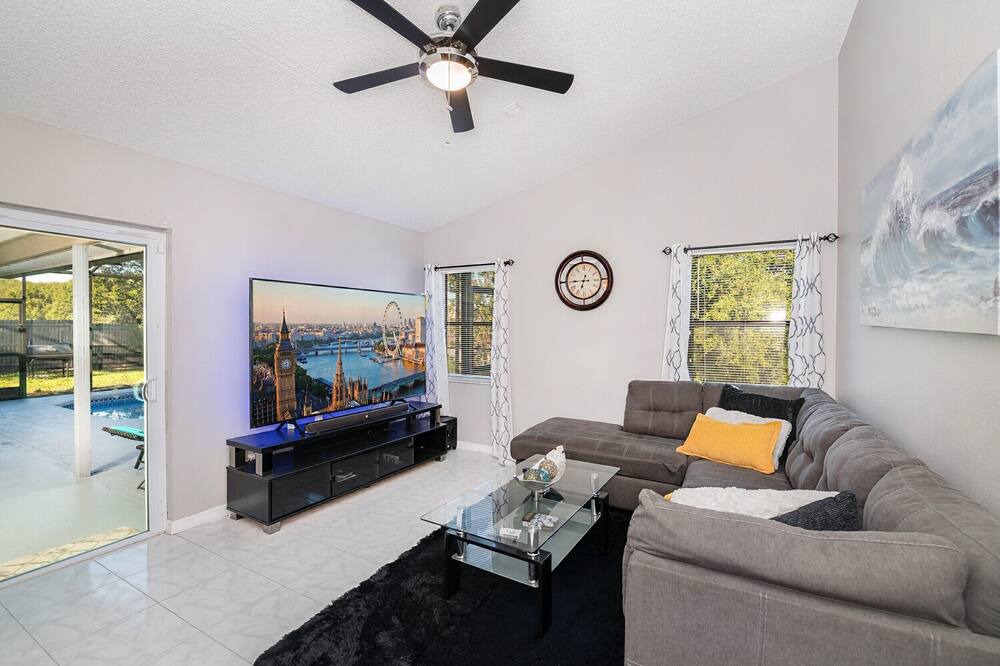 Photo of Livingroom in Fairvilla