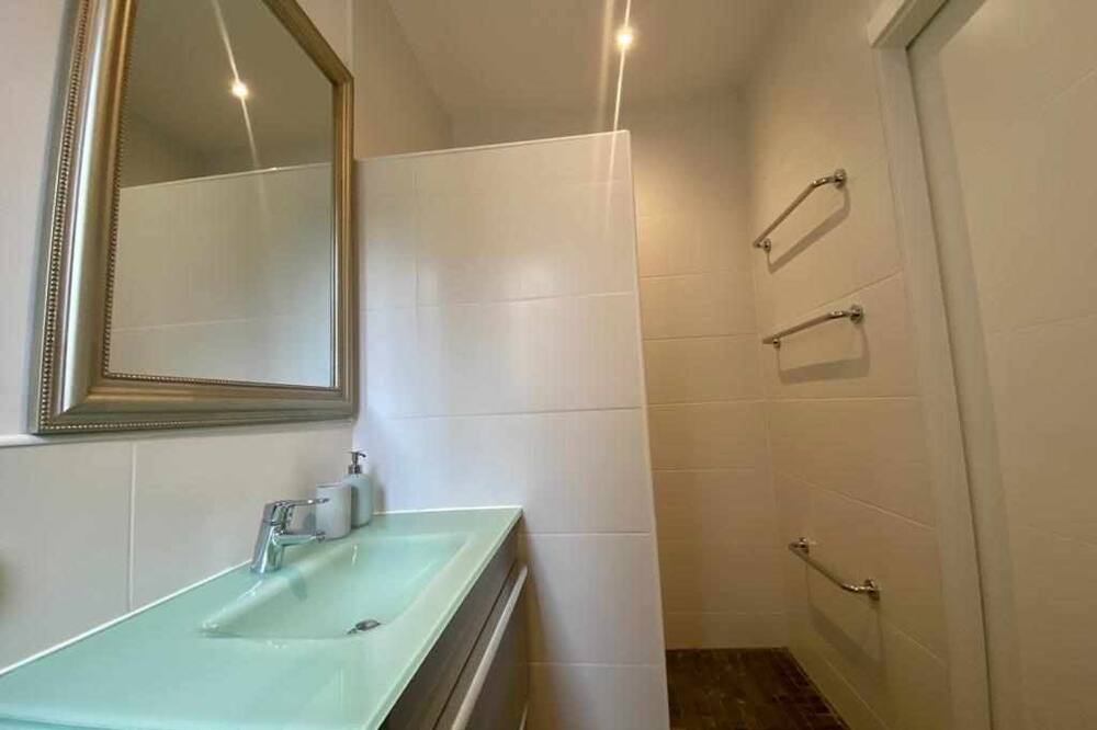 Photo of Bathroom in Les Tres Cales