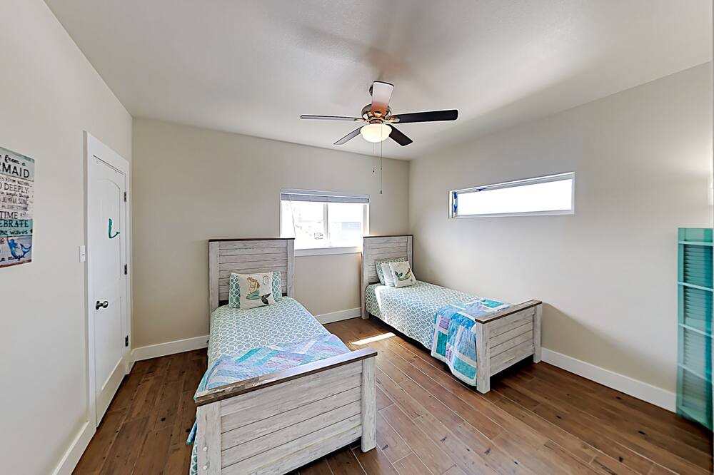 Photo of Others in City-by-the Sea