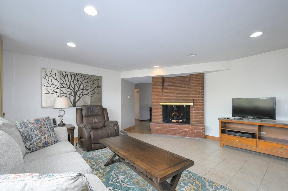 Photo of Livingroom in Northwest Vancouver