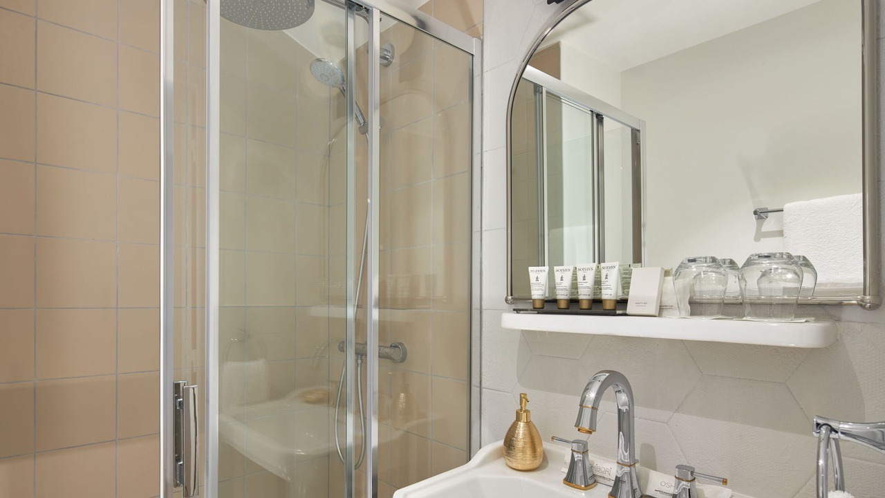 Photo of Bathroom in Quartier de la Salpetriere