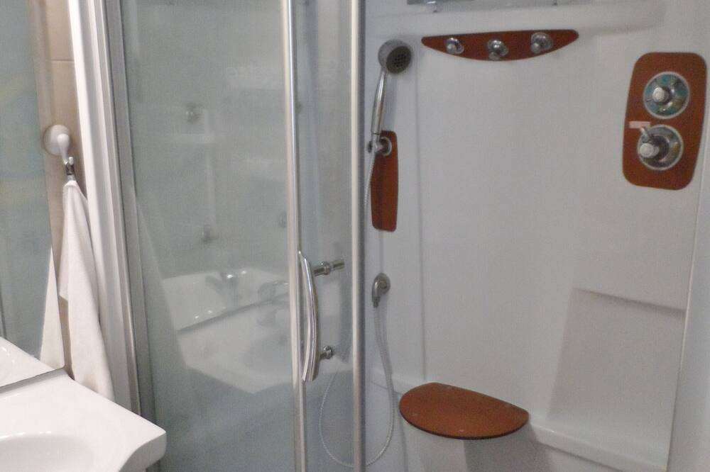 Photo of Bathroom in Villers-sur-Mer