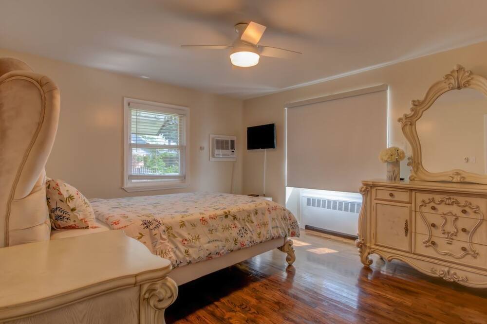 Photo of Bedroom in Elmont