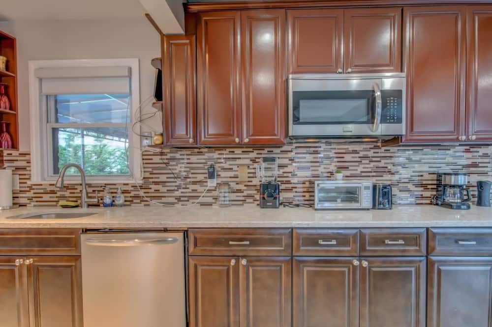 Photo of Kitchen in Elmont