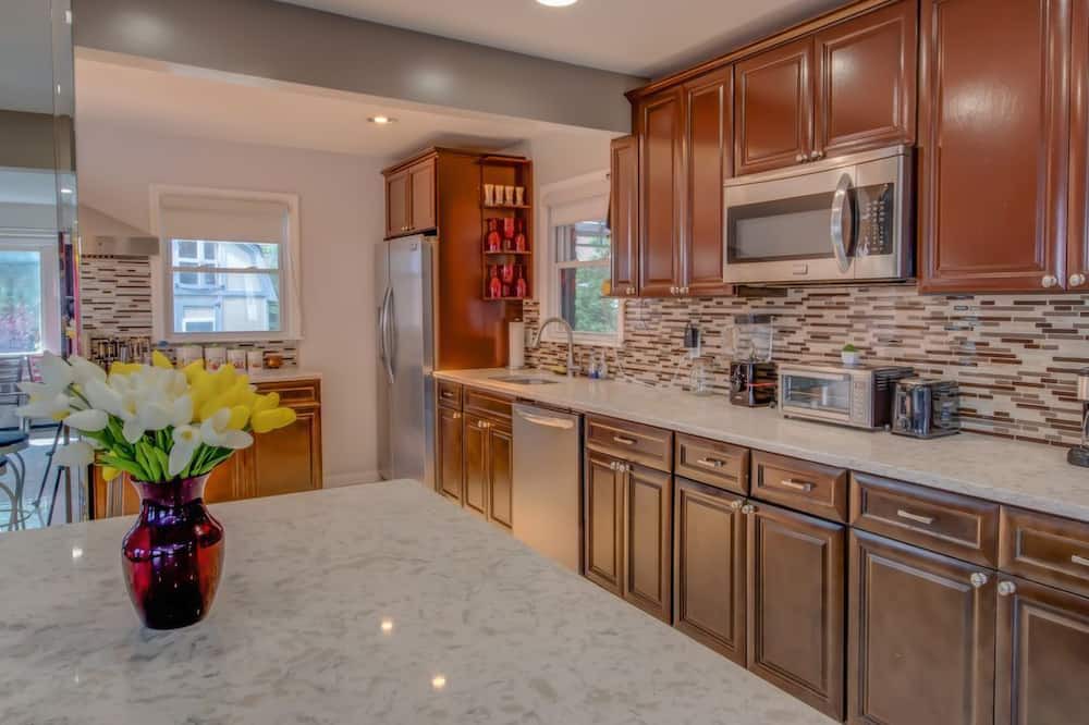 Photo of Kitchen in Elmont