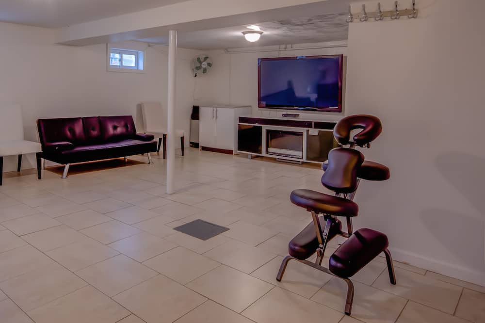 Photo of Livingroom in Elmont