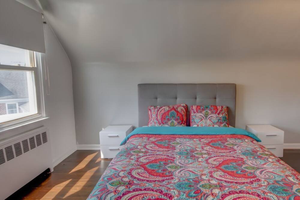 Photo of Bedroom in Elmont