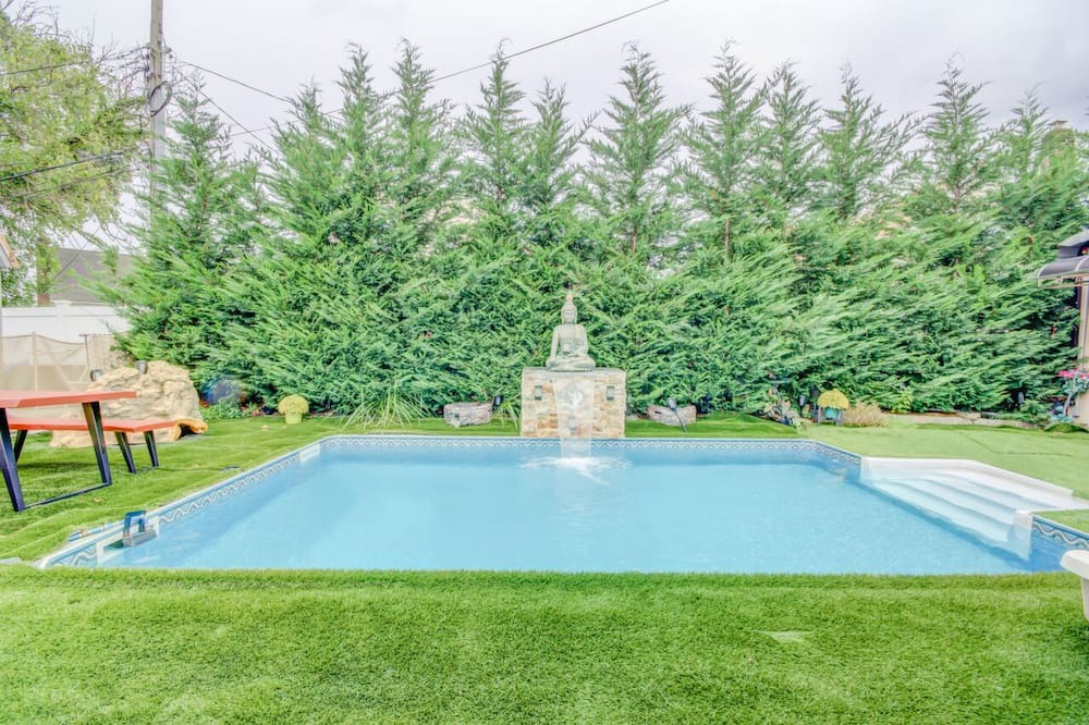 Photo of Outdoor in Elmont