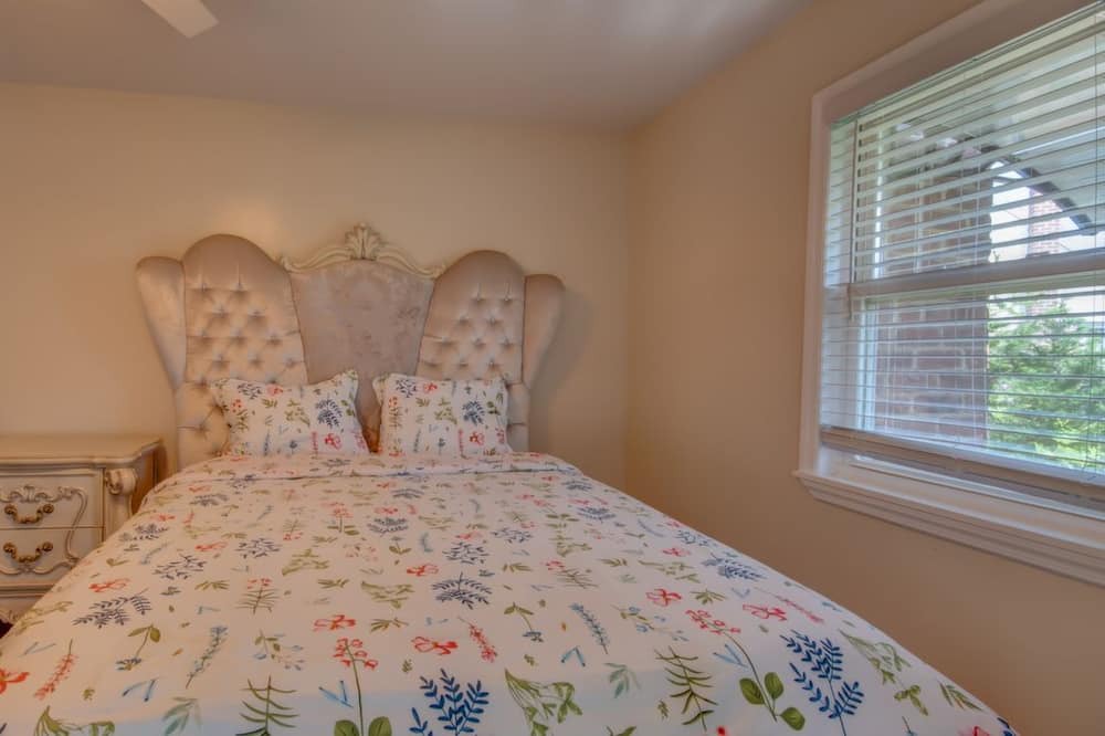 Photo of Bedroom in Elmont