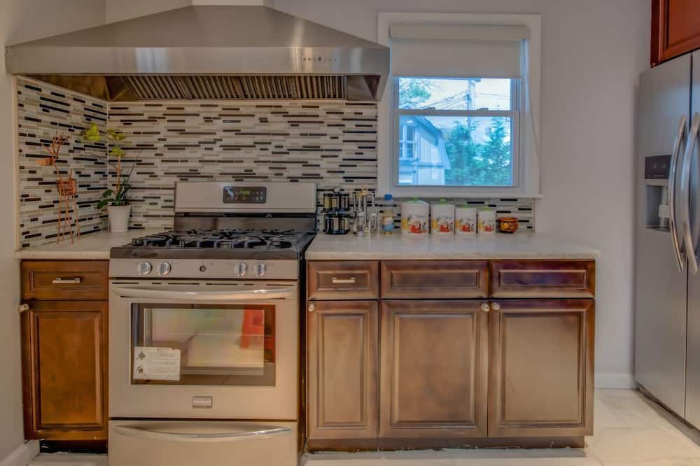 Photo of Kitchen in Elmont