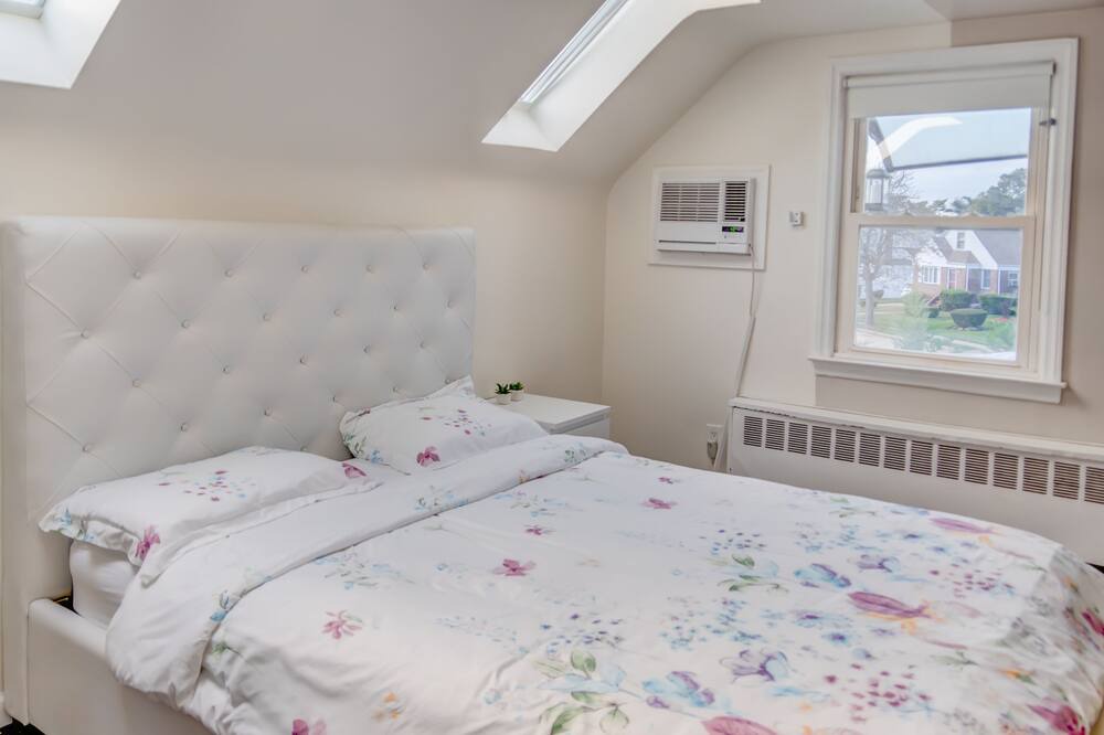 Photo of Bedroom in Elmont